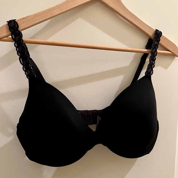 Natori Bundle of Bras. - Picture 6 of 13